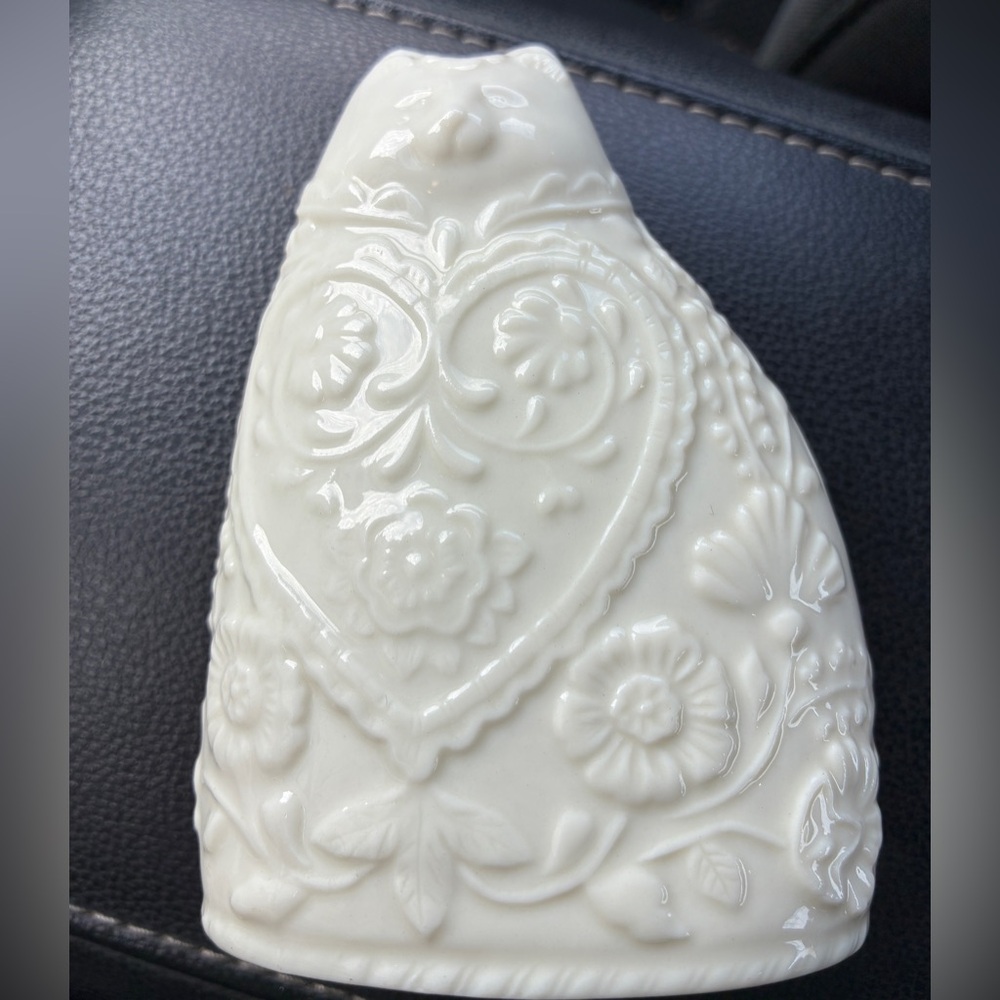 Vintage Cat Figurine: Ivory Ceramic Embossed Hearts Flowers–Vintage Statue 1980